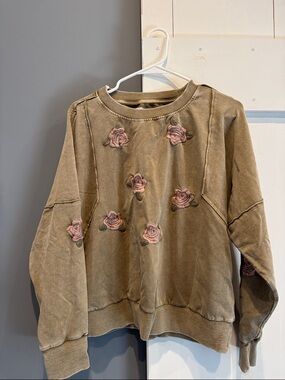 Billy T Crewneck Sweatshirt with embroidered Roses
